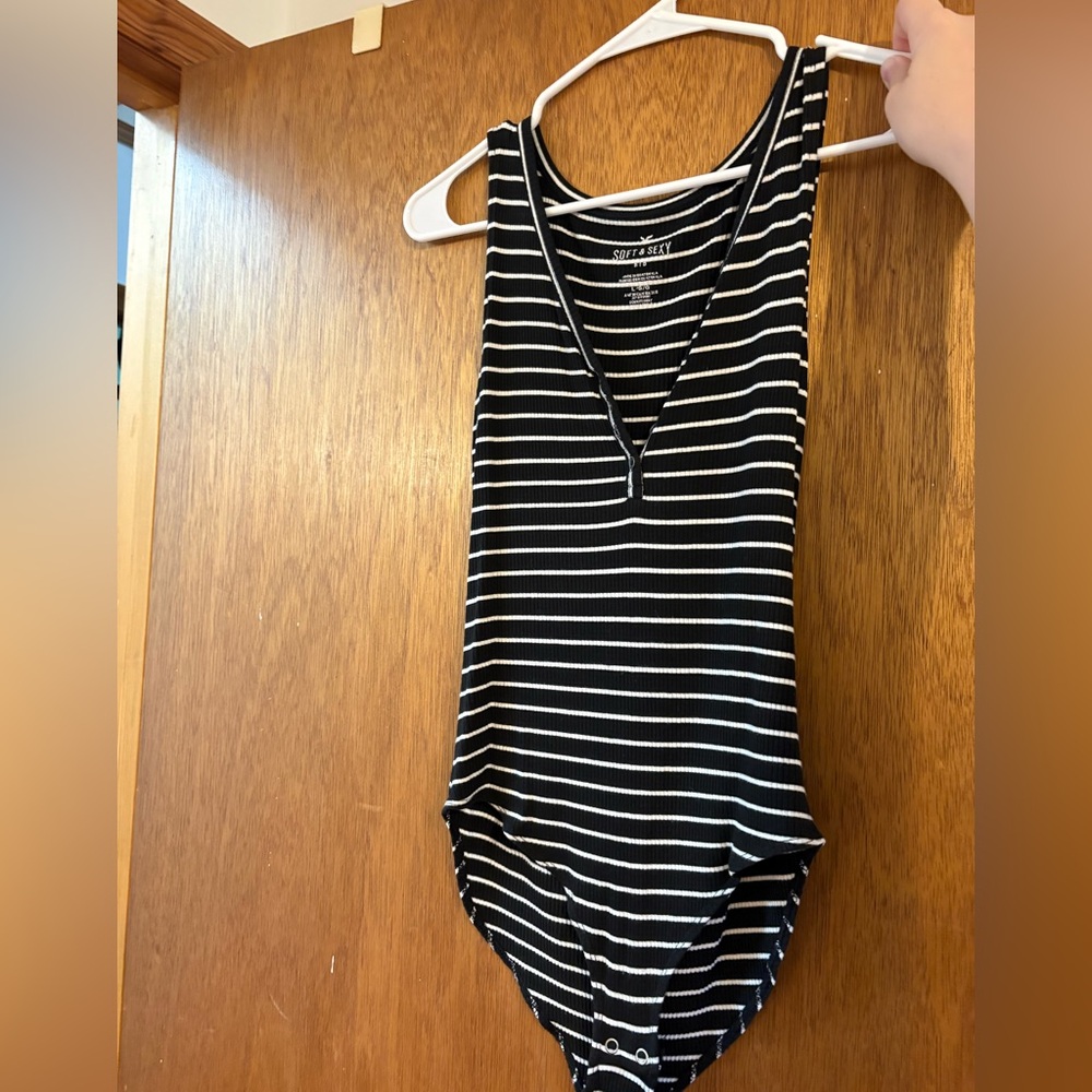 AE Women’s Large black and white body suit